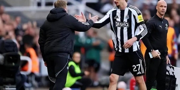 质疑变认可!5场4球,队史第一人