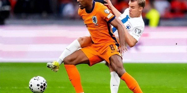 英超双红会赛前,斯洛特透露利好消息,两员大将及时复出战曼联